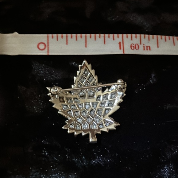 Silver toned Maple ๐ leaf with rhinestones brooch - Picture 5 of 5